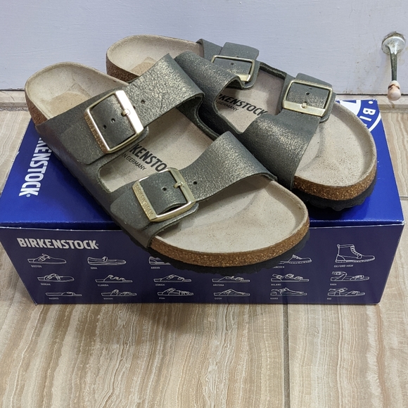 Birkenstock Arizona Slide Gold sandal - Picture 3 of 9